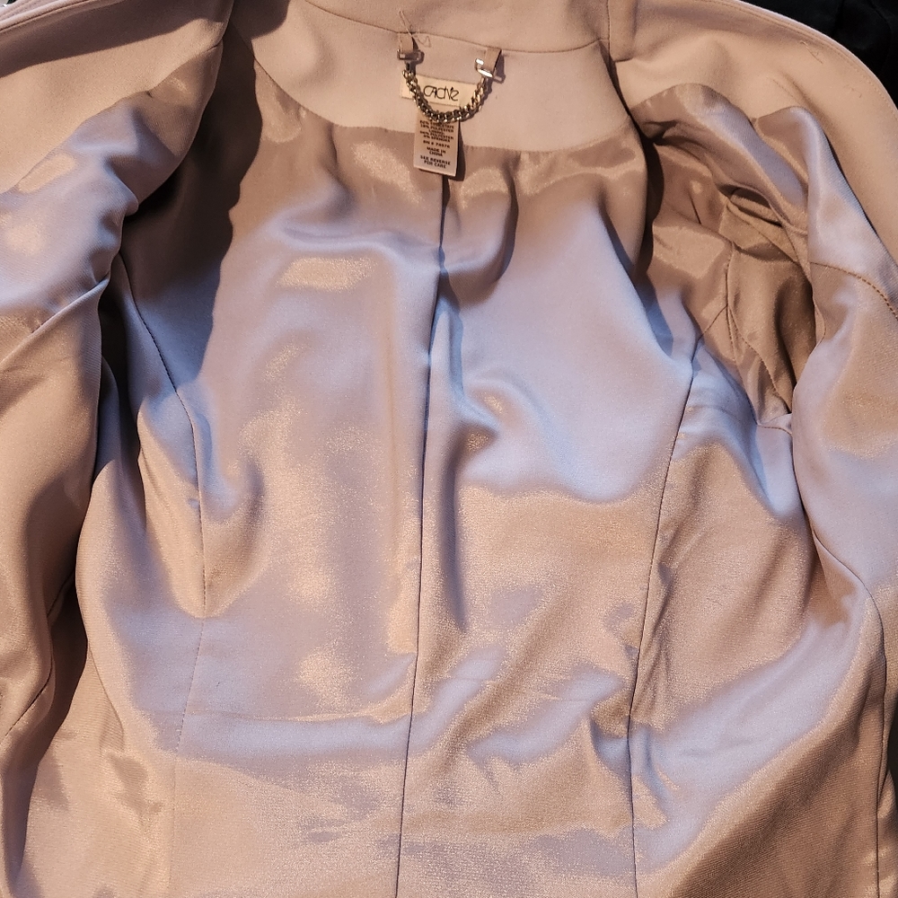 Blazer - Picture 5 of 5